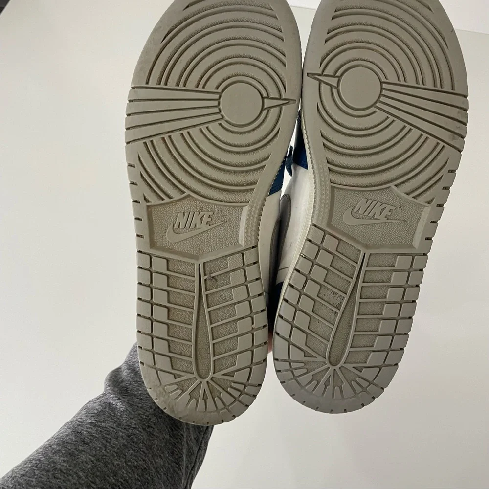 Nike Boys Air Jordan 1 Low True Blue Sneakers, size 6Y
